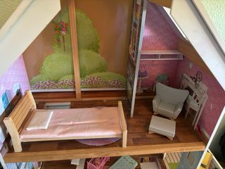 Casa de muñecas de madera