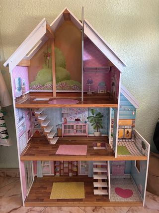 Casa de muñecas de madera