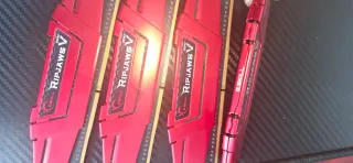 4x G.Skill Ripjaws V DDR4 RAM
4gb cada una 
