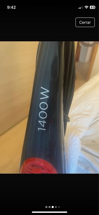 Aspiradora negra con cable