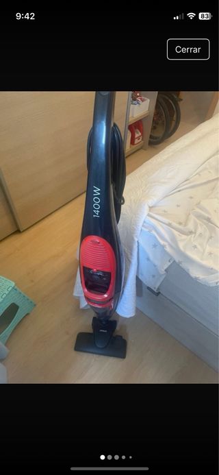 Aspiradora negra con cable