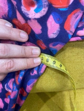 Vestido cruzado estampado lilas y rosas