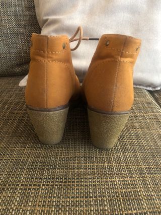 Botines cuña marrones