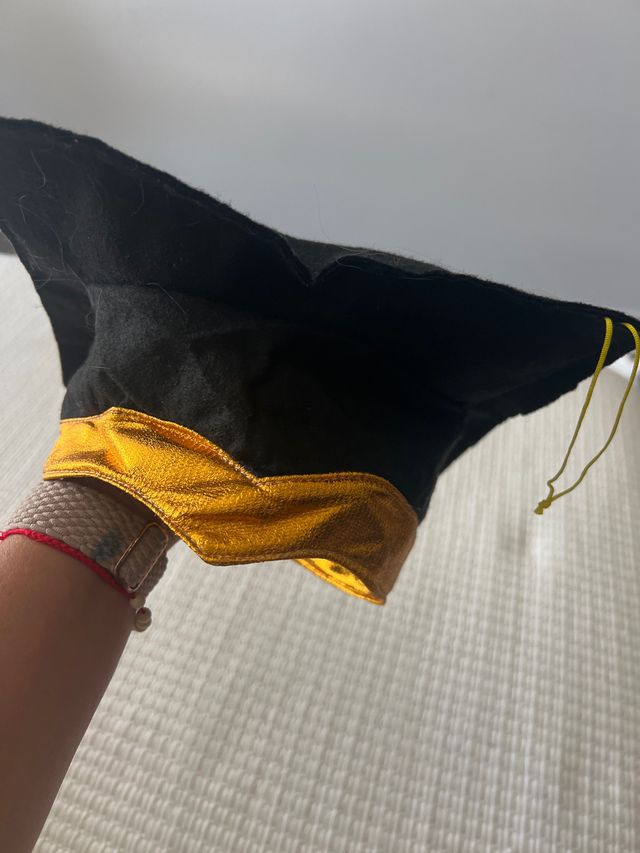 Berretto nero e oro per bambini