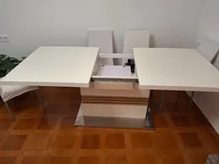 Mesa de comedor moderna beige y blanca
