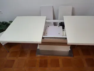 Mesa de comedor moderna beige y blanca