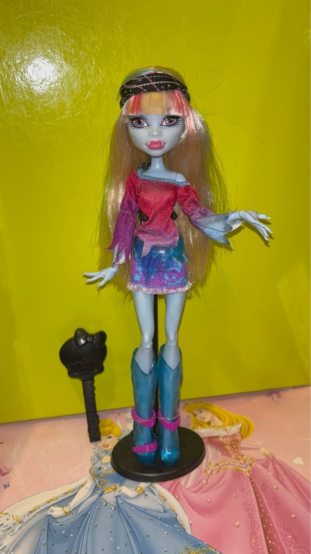 Muñeca Monster High Abbey Bominable con acesorios