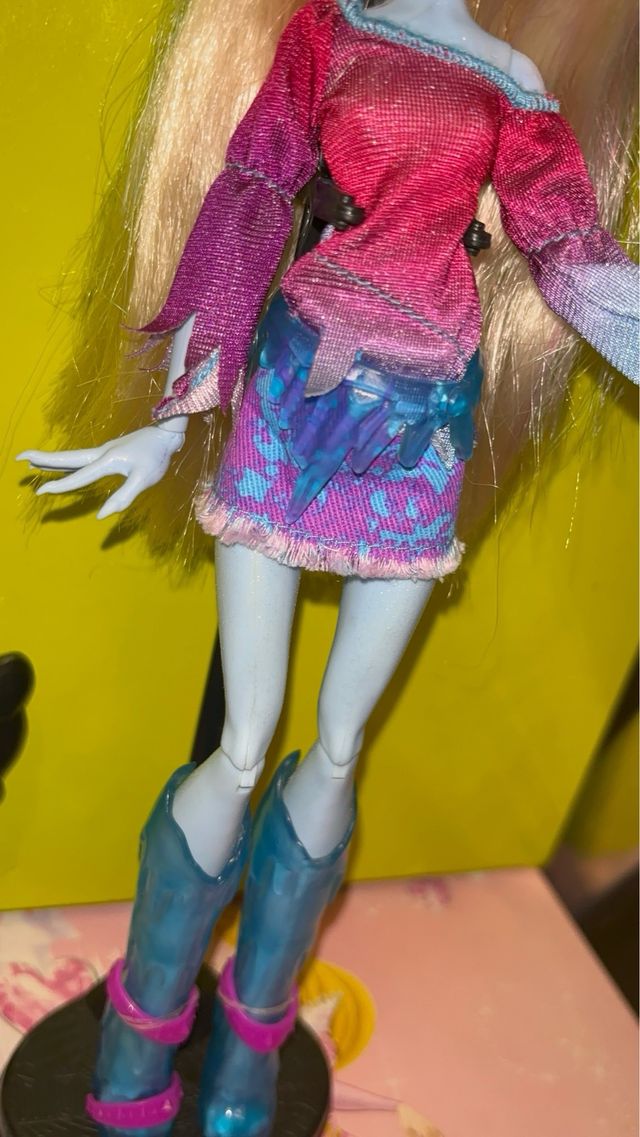 Muñeca Monster High Abbey Bominable con acesorios