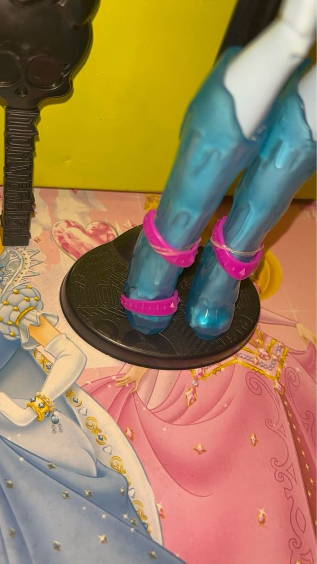 Muñeca Monster High Abbey Bominable con acesorios