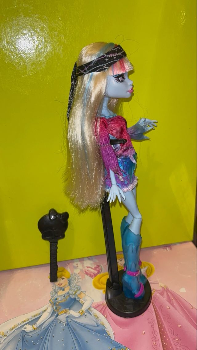 Muñeca Monster High Abbey Bominable con acesorios