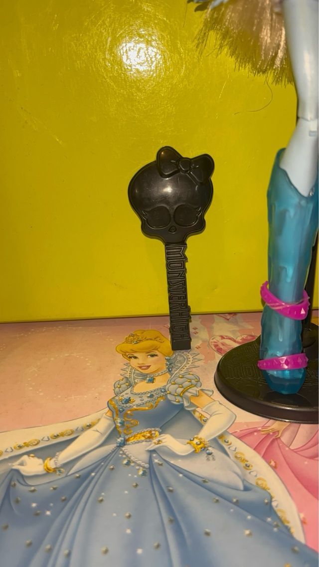 Muñeca Monster High Abbey Bominable con acesorios