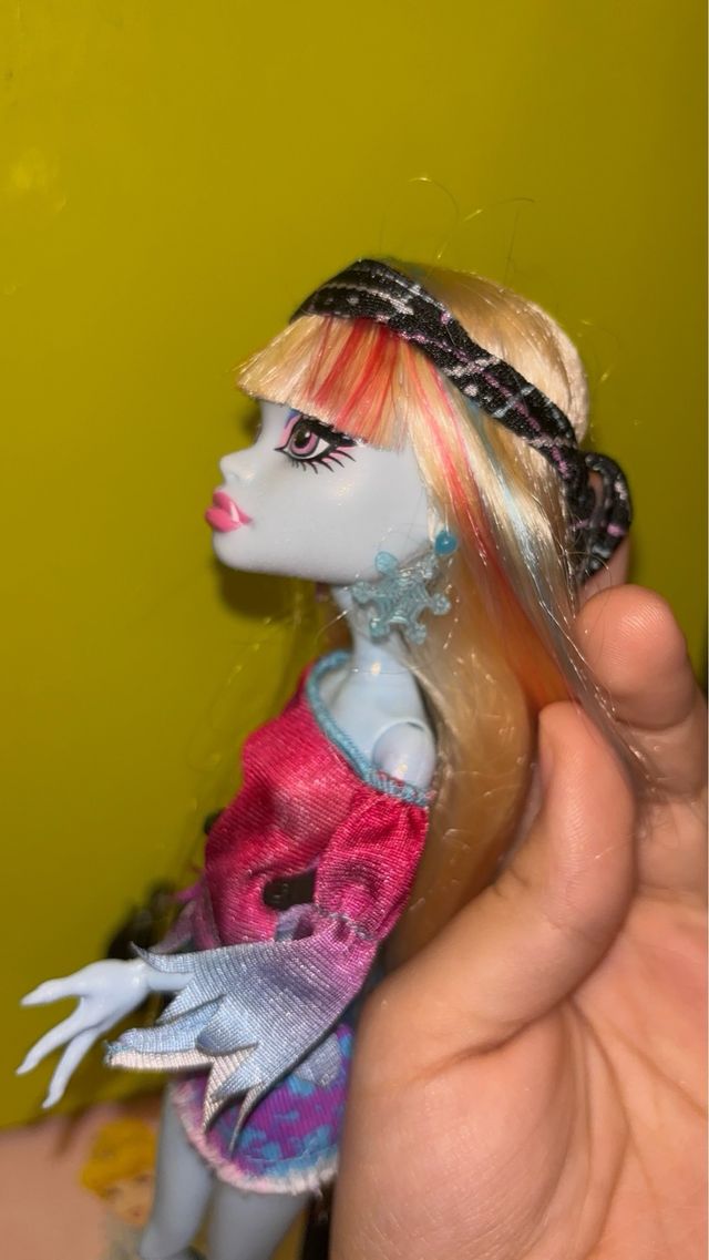 Muñeca Monster High Abbey Bominable con acesorios