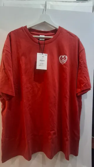 Camiseta Bershka Roja Talla L.
