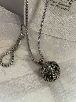 Perfumero con cadena plateada San Valentín