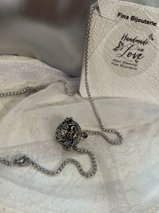 Perfumero con cadena plateada San Valentín