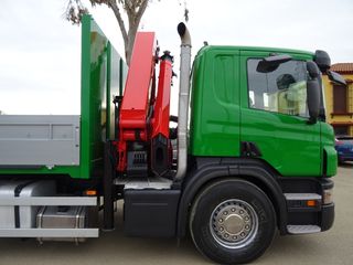 SCANIA P 340 - GRUA