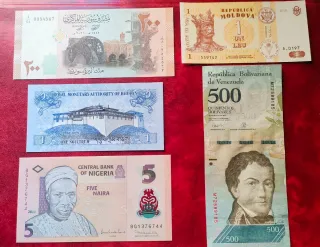 Lote de 5 billetes extranjeros.