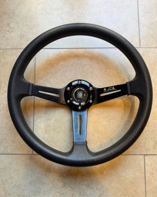 Volante Nardi Desplazado