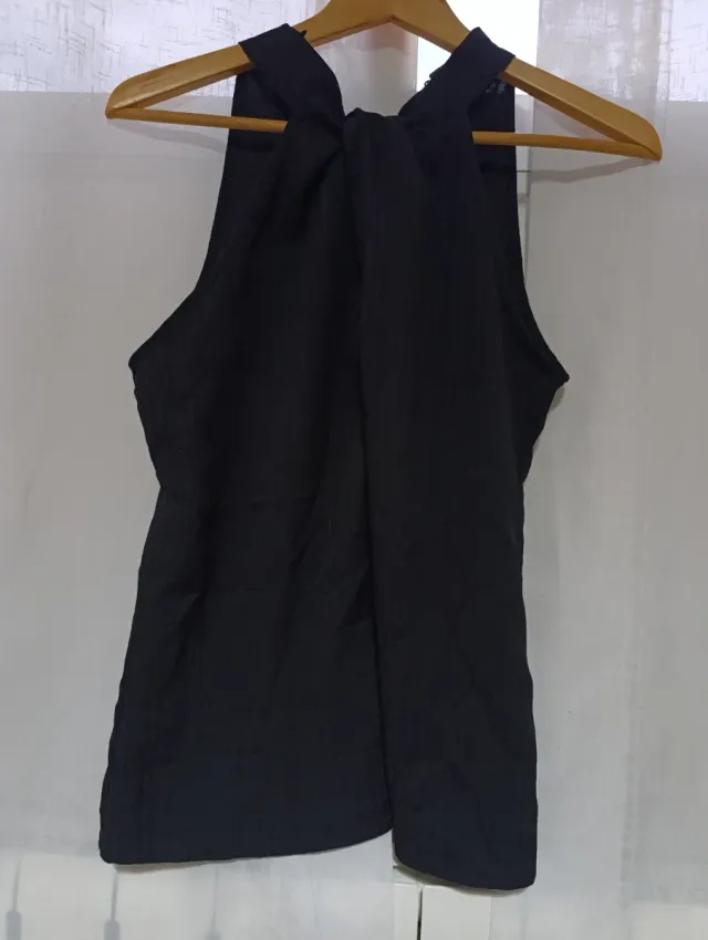 Top negro sin mangas