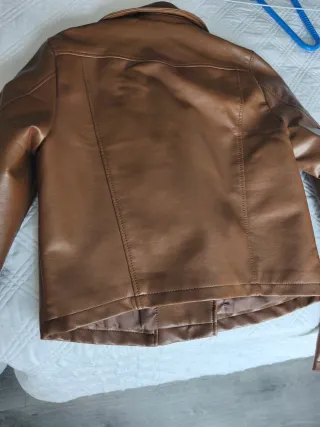 Cazadora polipiel Stradivarius marrón