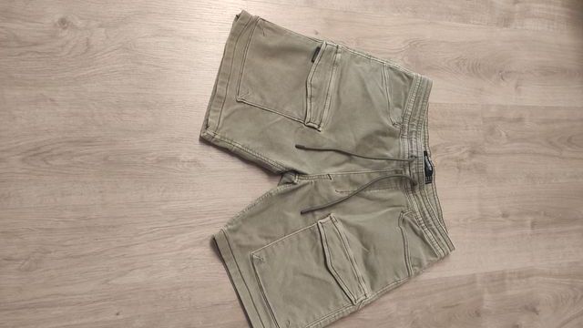 Pantalones cortos cargo Pull&Bear M verde militar