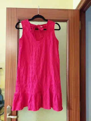 Vestido rojo con lazos en espalda