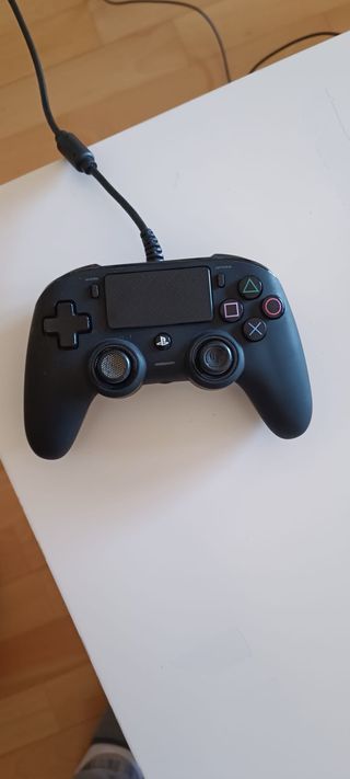 Mando Nacon Asymmetric PS4 Negro, muy poco usado