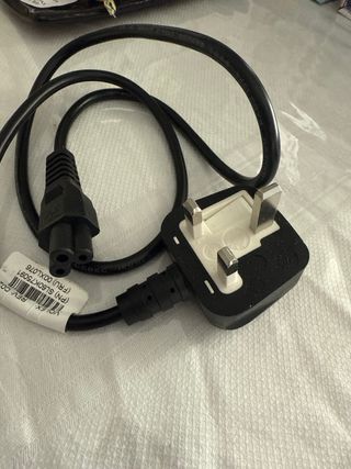 Cable Volex toma inglesa para portátil