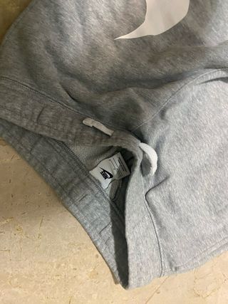 Pantalón chándal Nike gris