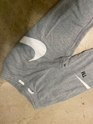 Pantalón chándal Nike gris
