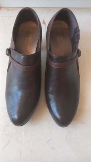 Zapato botín tacón marrón