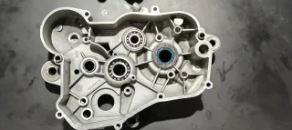 Carter con eje de balances motor Derbi Senda gpr