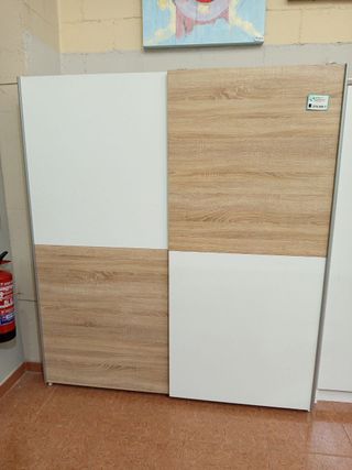 Armario puertas correderas madera y blanco