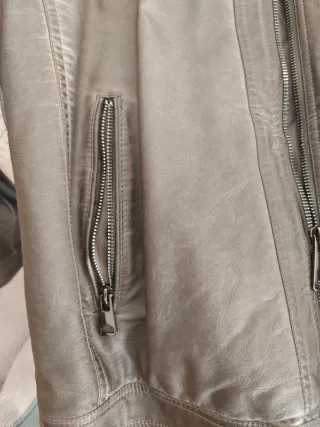 Cazadora entretiempo hombre gris Símil cuero.