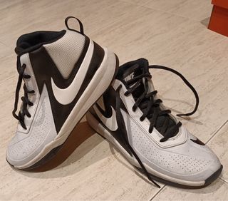 Zapatillas Nike Baloncesto Negras y Blancas