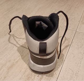 Zapatillas Nike Baloncesto Negras y Blancas
