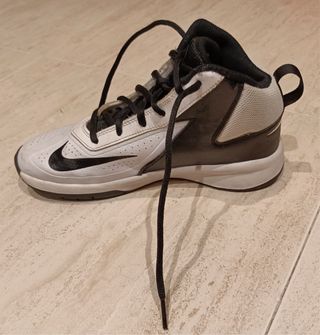 Zapatillas Nike Baloncesto Negras y Blancas