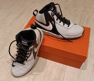Zapatillas Nike Baloncesto Negras y Blancas