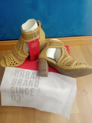 Sandalias Xti Amarillas T37 Sin Estrenar