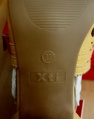 Sandalias Xti Amarillas T37 Sin Estrenar