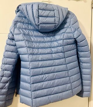 Plumas Jott azul cielo con capucha