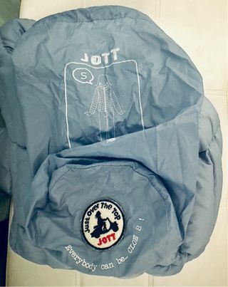 Plumas Jott azul cielo con capucha