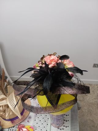 Tocado señora flores y velo negro