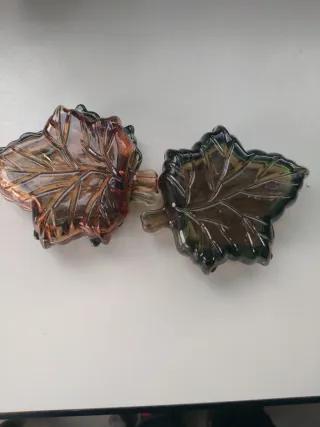 Set 4 posaceneri in vetro a forma di foglia