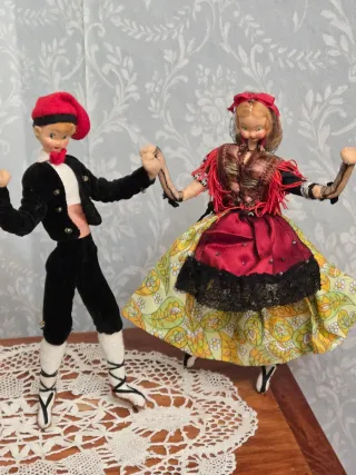 Bambole regionali antiche