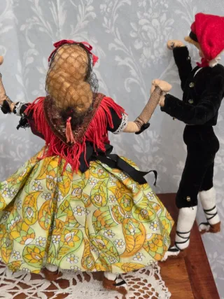 Bambole regionali antiche