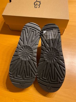 UGG Tasman Slipper Black