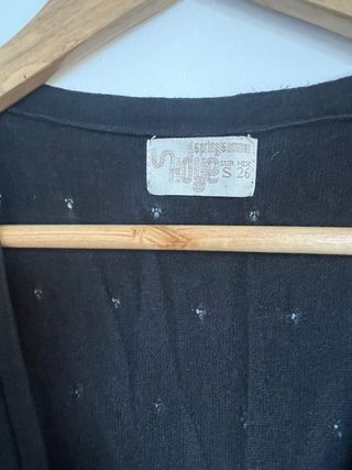 Chaleco punto negro con lazada