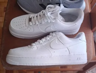 Zapatillas deportivas blancas 