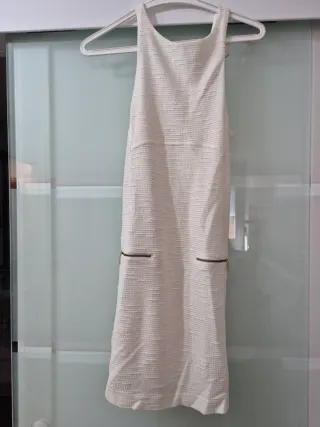 Vestido blanco con cremalleras